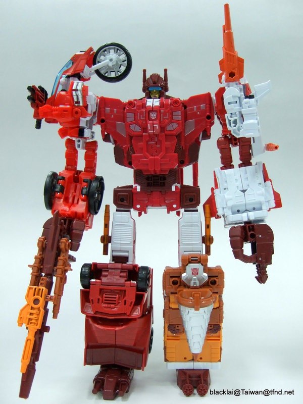 Unite Warriors Computron In Hand Gallery Featuring Combiner Wars Comparisons 47 (47 of 52)